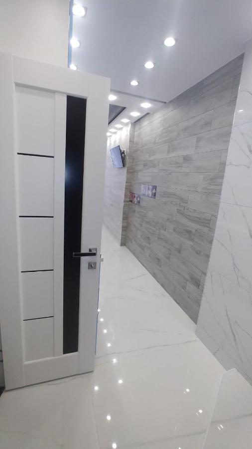1к: центральное жилье у метро шулявская Apartment *