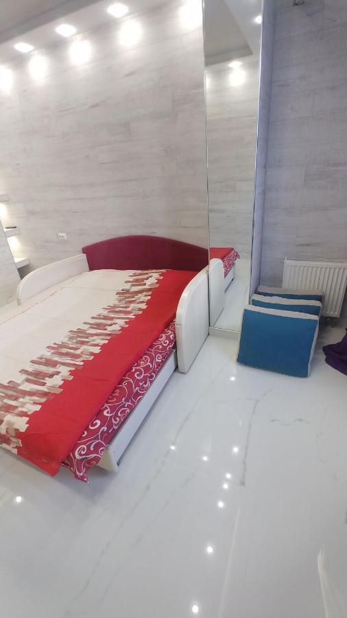 1к: центральное жилье у метро шулявская Apartment Kyiv